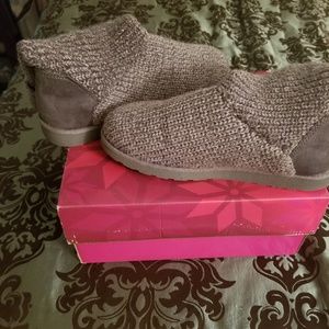 Sweater boots